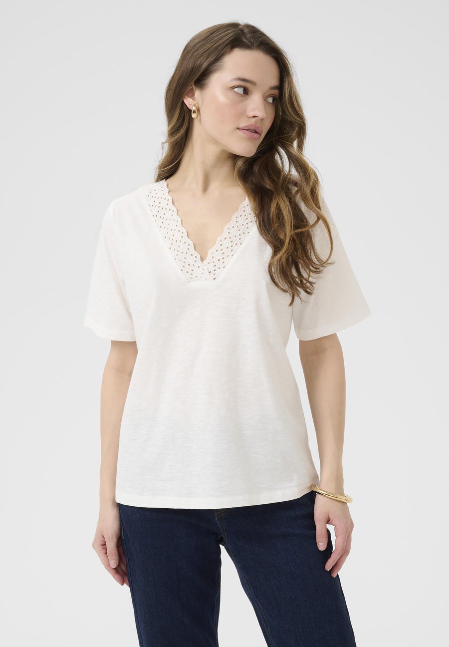 Футболка Kaffe Basic T-shirt, Chalk/Off-White, Белый, Футболка Kaffe Basic T-shirt, Chalk/Off-White
Футболка Kaffe Basic T-shirt, Chalk/Off-White, Белый, Футболка Kaffe Basic T-shirt, Chalk/Off-White