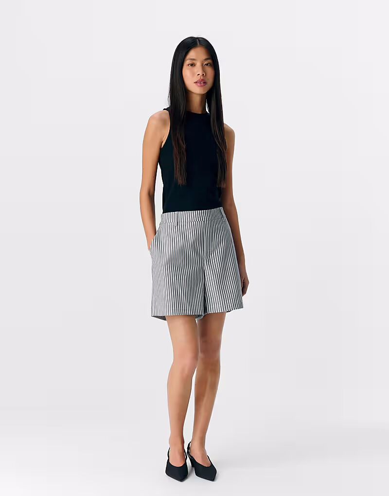 Объект Шорты в облаке танцор Object
Объект Шорты в облаке танцор Object