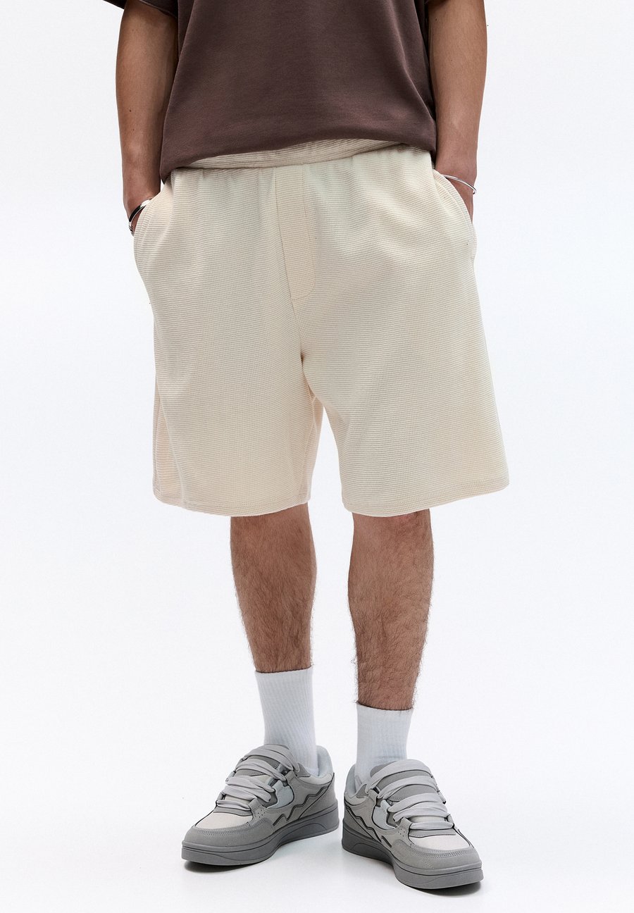 Шорты PULL&BEAR WAFFLE BERMUDA, White/Off-White
Шорты PULL&BEAR WAFFLE BERMUDA, White/Off-White