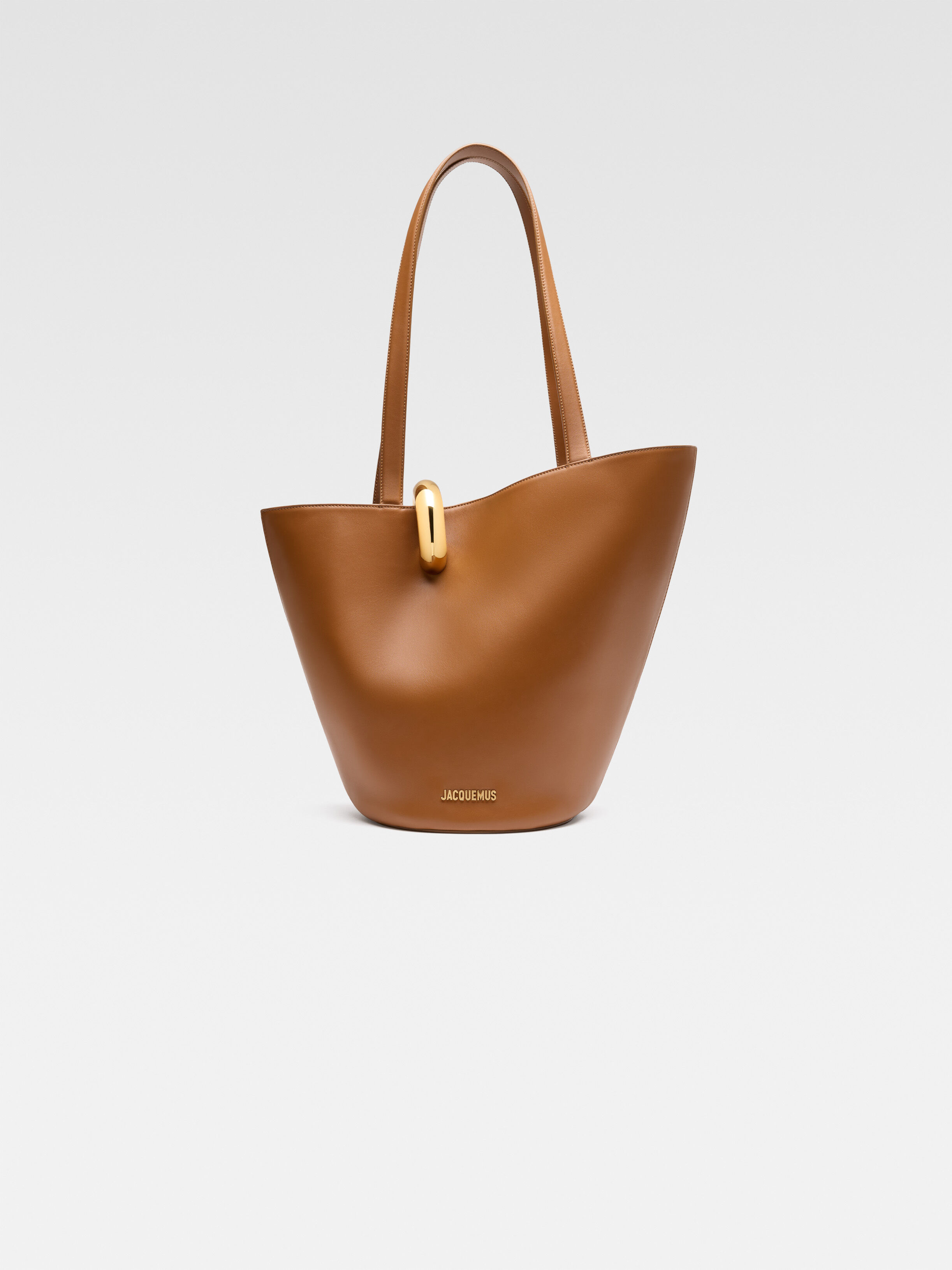 Средняя асимметричная сумка-ведро JACQUEMUS The medium Bambola, светло-коричневый
Средняя асимметричная сумка-ведро JACQUEMUS The medium Bambola, светло-коричневый