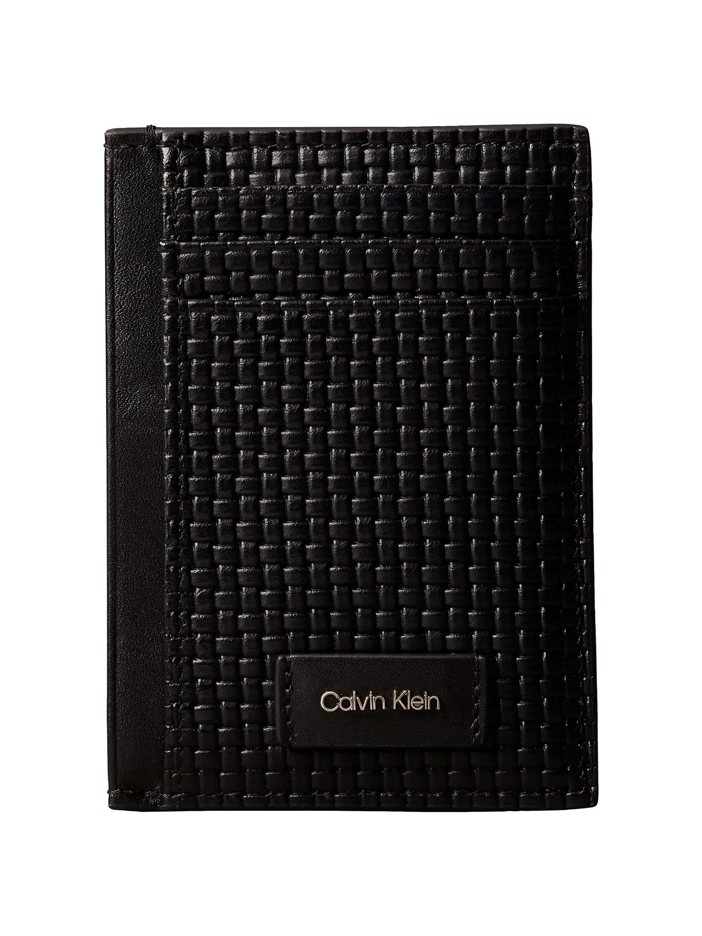 Calvin Klein Чехол в черном цвете
Calvin Klein Чехол в черном цвете