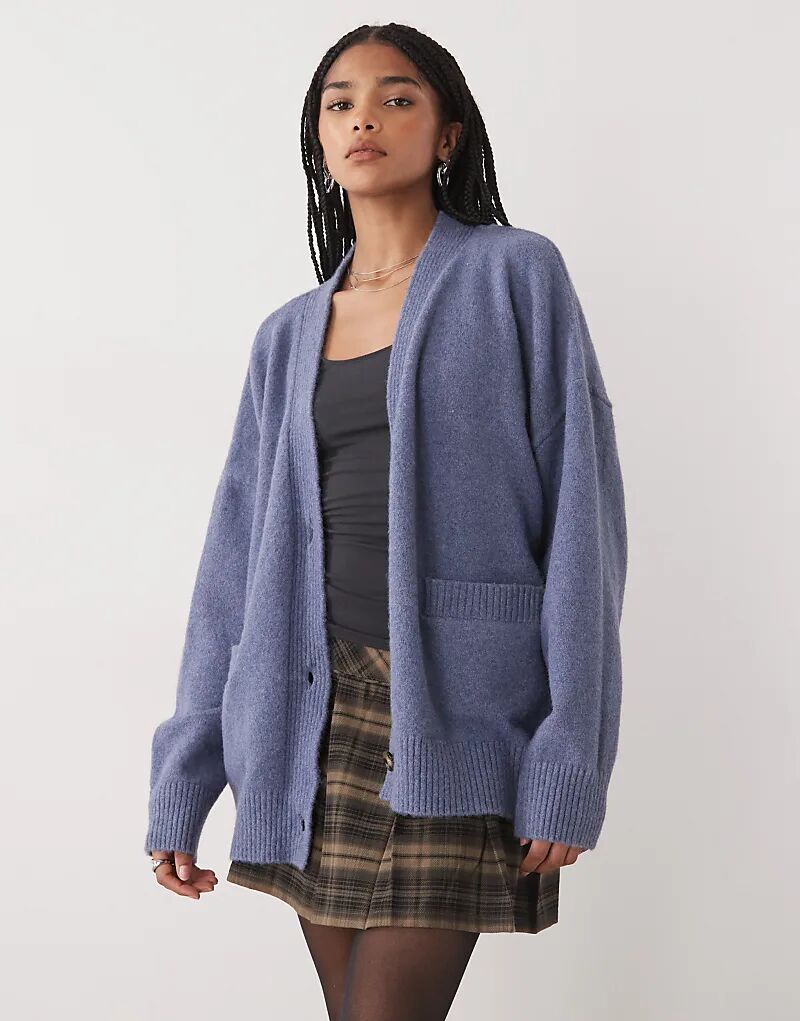 Вязаный кардиган Monki с пуговицами спереди синего цвета
Вязаный кардиган Monki с пуговицами спереди синего цвета