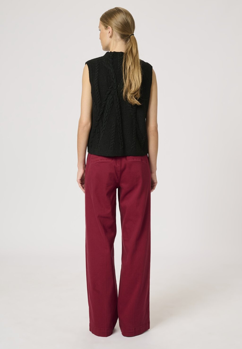 Жилет SOLAMW My Essential Wardrobe, черный
Жилет SOLAMW My Essential Wardrobe, черный