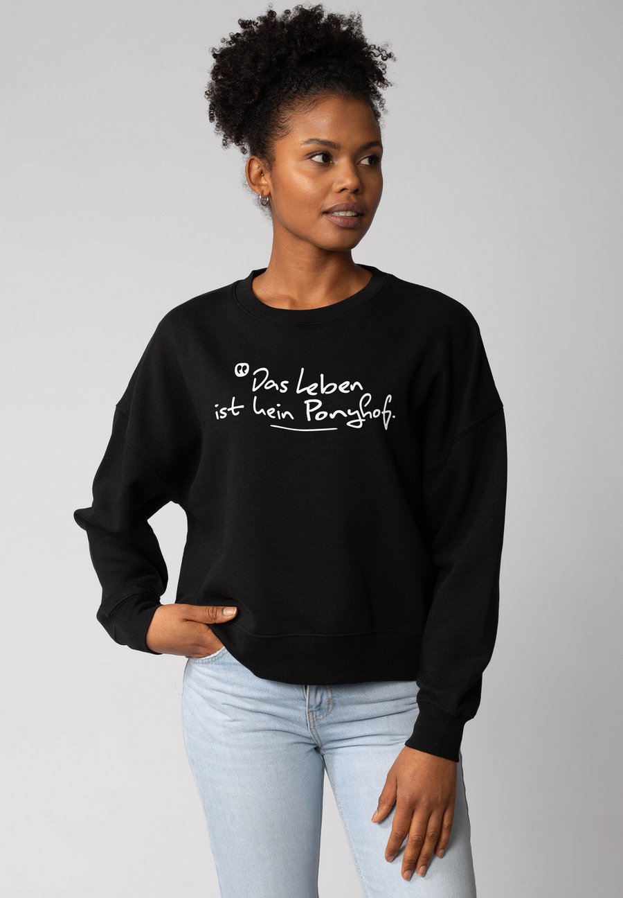 Толстовка watapparel DAS LEBEN IST KEIN PONYHOF, Black, Черный, Толстовка watapparel DAS LEBEN IST KEIN PONYHOF, Black
Толстовка watapparel DAS LEBEN IST KEIN PONYHOF, Black, Черный, Толстовка watapparel DAS LEBEN IST KEIN PONYHOF, Black
