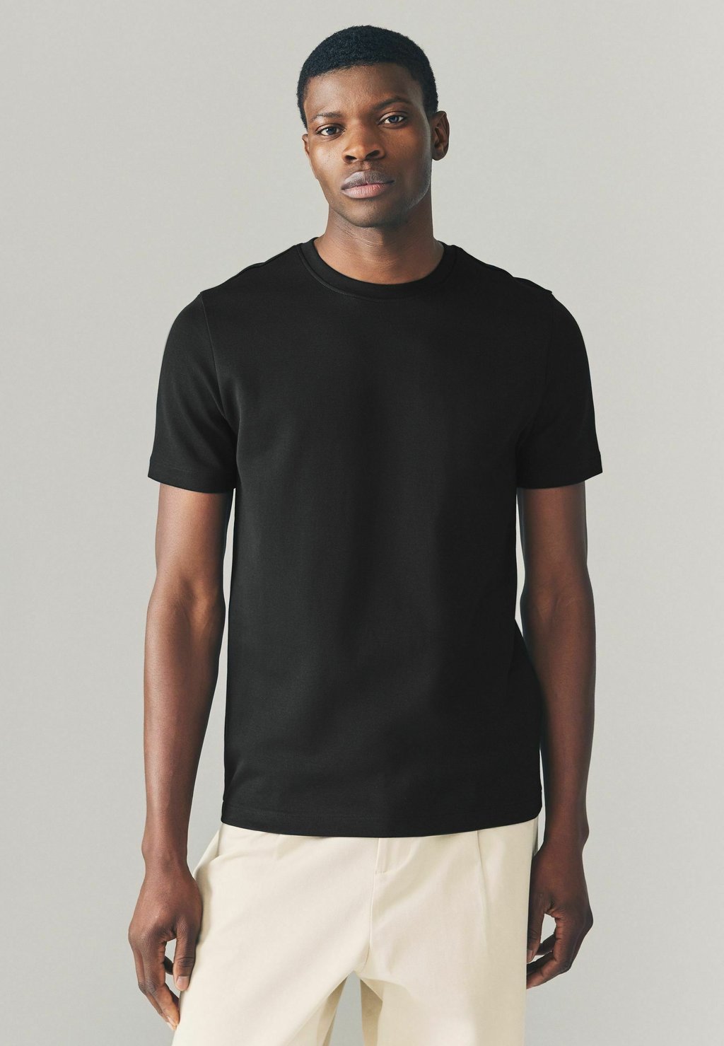 Базовая футболка Next, черный
Базовая футболка Next, черный