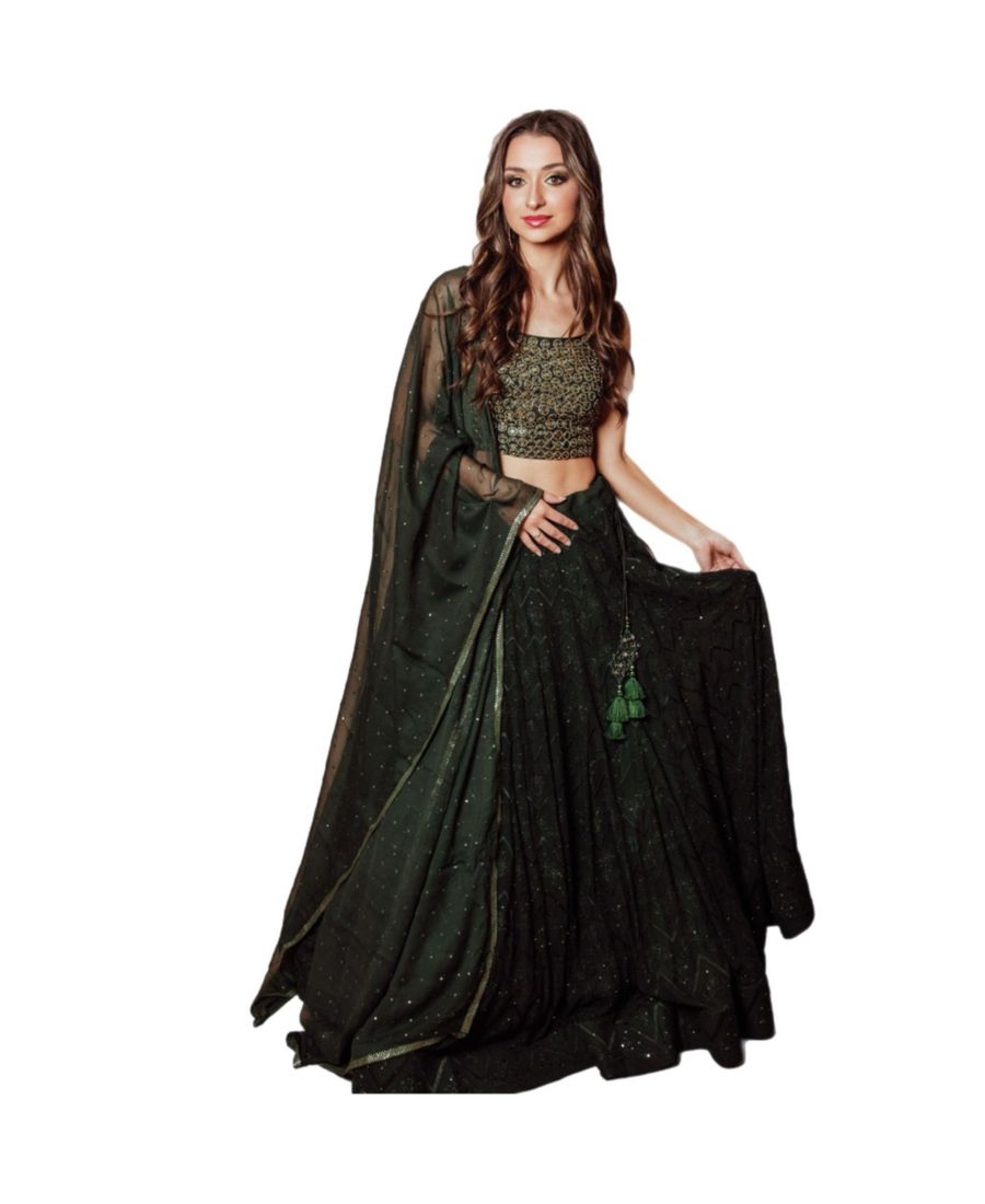 Женское зеленое лехенга с вышивкой чиканкари и блузка с ручной вышивкой и зеркальной отделкой RAAS, Deep forest
Женское зеленое лехенга с вышивкой чиканкари и блузка с ручной вышивкой и зеркальной отделкой RAAS, Deep forest
