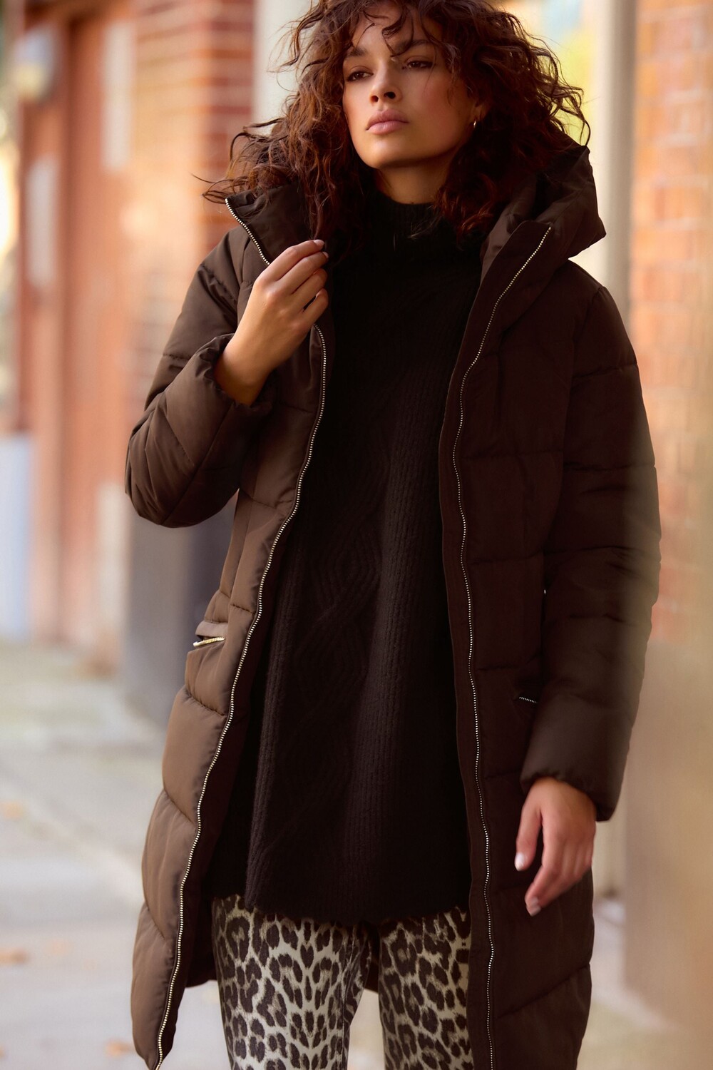 Водонепроницаемое стеганое пальто средней длины с капюшоном Next, коричневый
Водонепроницаемое стеганое пальто средней длины с капюшоном Next, коричневый