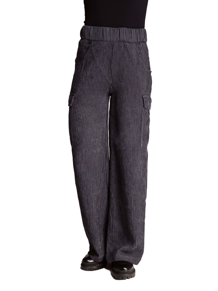 Джинсовые шорты ZHRILL
Джинсовые шорты ZHRILL