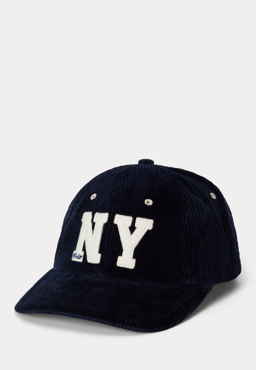 Бейсболка Polo Ralph Lauren NY PATCH CORDUROY BALL CAP, Hunter Navy/Dark Blue
Бейсболка Polo Ralph Lauren NY PATCH CORDUROY BALL CAP, Hunter Navy/Dark Blue