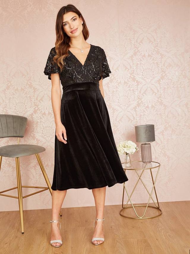 Украшенное облегающее платье миди с запахом Yumi, черный
Украшенное облегающее платье миди с запахом Yumi, черный