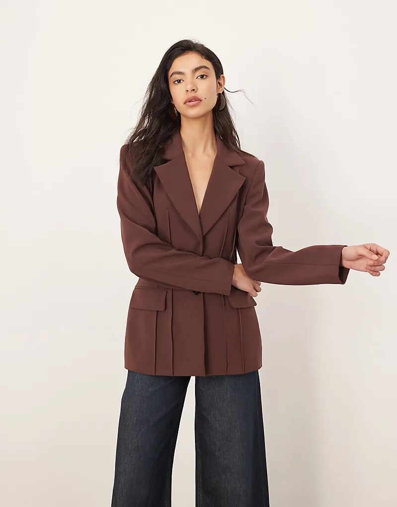Премиальный скульптурный блейзер ARRANGE шоколадного цвета
Премиальный скульптурный блейзер ARRANGE шоколадного цвета