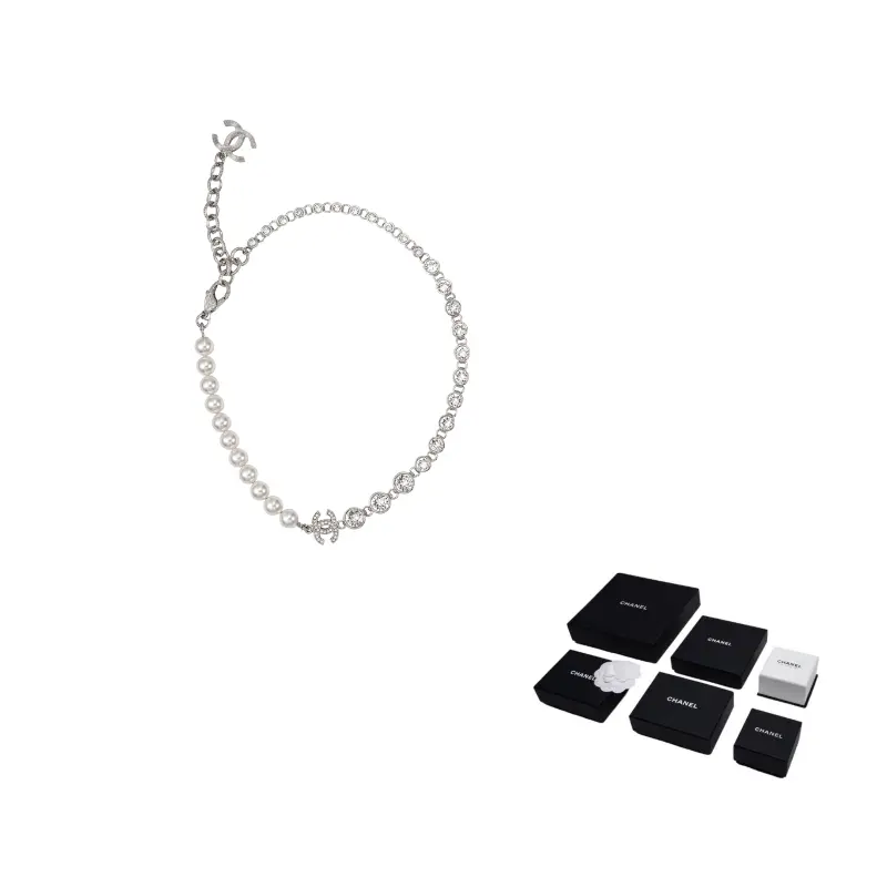 Двойное ожерелье с буквой C для женщин CHANEL
Двойное ожерелье с буквой C для женщин CHANEL