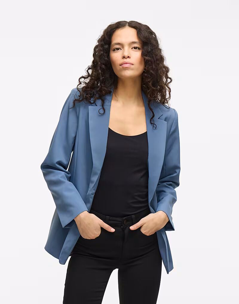 Vila Blazer в синем короне
Vila Blazer в синем короне