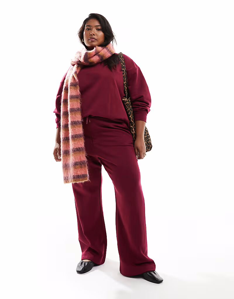 Эксклюзивные широкие спортивные брюки Plus Holly Wynne с логотипом 555 бордового цвета Renee Studio
Эксклюзивные широкие спортивные брюки Plus Holly Wynne с логотипом 555 бордового цвета Renee Studio