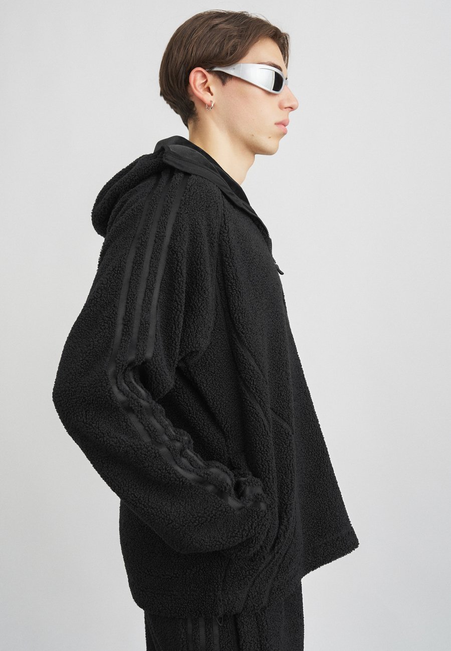 Джемпер Adidas Originals Fleece jumper, Black
Джемпер Adidas Originals Fleece jumper, Black