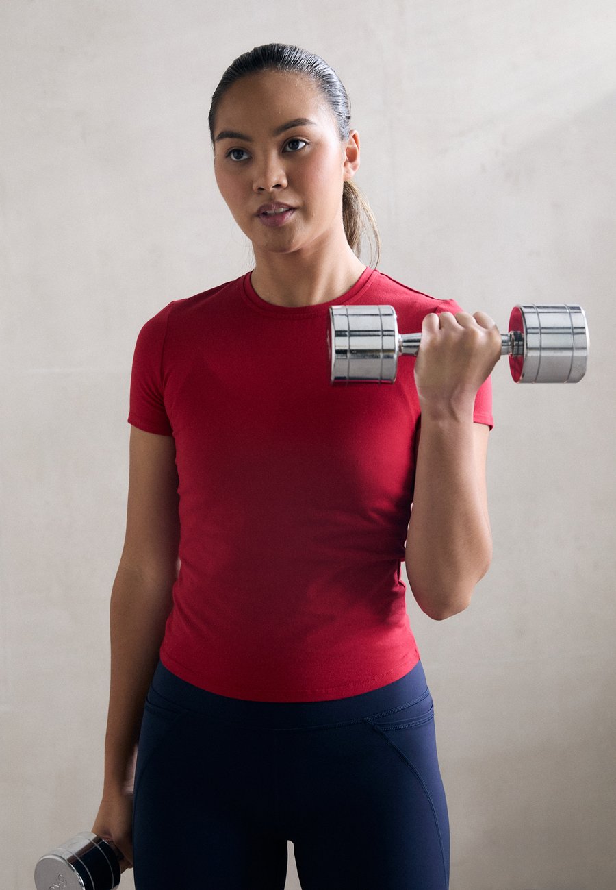 Футболка Sweaty Betty ESSENTIAL SCULPT SHORT SLEEVE , Pepper Red/Red, Красный, Футболка Sweaty Betty ESSENTIAL SCULPT SHORT SLEEVE , Pepper Red/Red
Футболка Sweaty Betty ESSENTIAL SCULPT SHORT SLEEVE , Pepper Red/Red, Красный, Футболка Sweaty Betty ESSENTIAL SCULPT SHORT SLEEVE , Pepper Red/Red