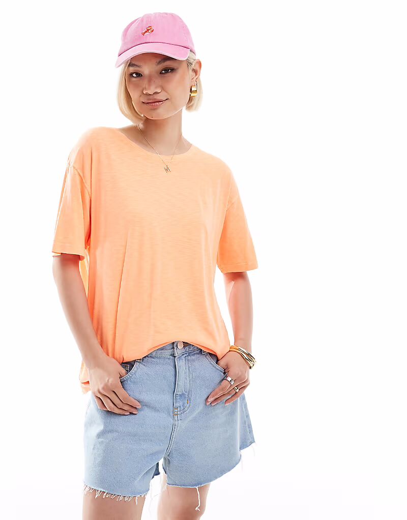 Футболка Superdry Studios с заниженными плечами в неоново-оранжевом цвете
Футболка Superdry Studios с заниженными плечами в неоново-оранжевом цвете