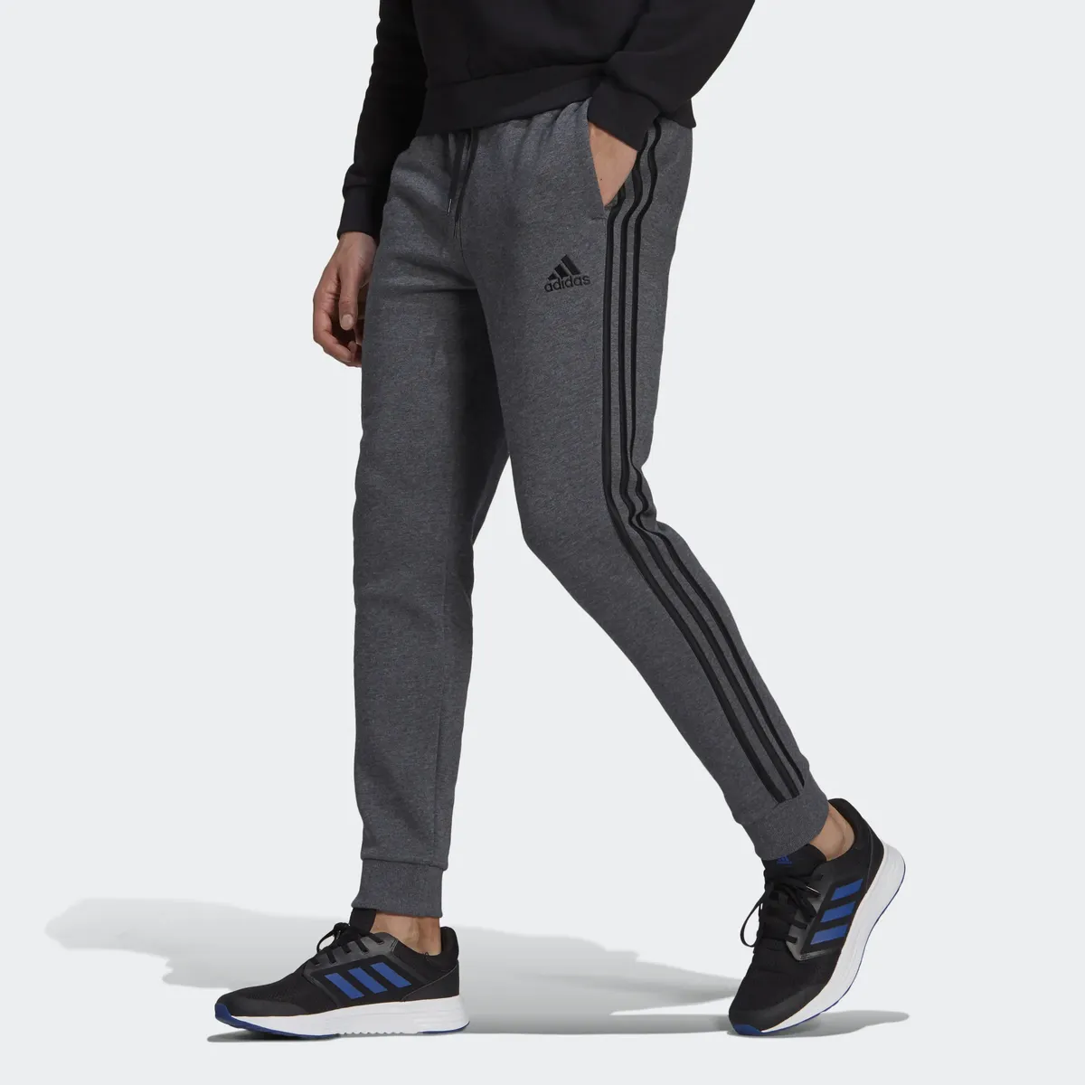 Adidas Sportswear спортивные брюки "ESSENTIALS FLEECE CUFF CUFF 3STRIPES PANTS" (1 шт.), черный
Adidas Sportswear спортивные брюки "ESSENTIALS FLEECE CUFF CUFF 3STRIPES PANTS" (1 шт.), черный