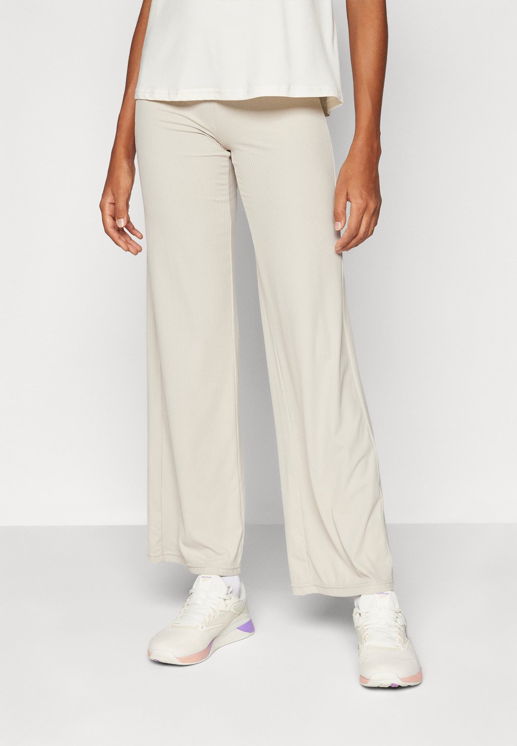 Спортивные брюки ONPHOMIE WIDE ONLY Play, слоновая кость
Спортивные брюки ONPHOMIE WIDE ONLY Play, слоновая кость