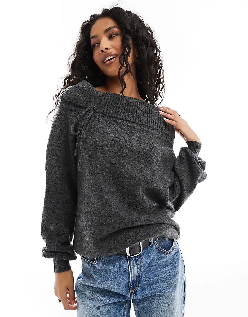 Вязаный джемпер с рюшами и вырезом «бардо» серого цвета Pimkie
Вязаный джемпер с рюшами и вырезом «бардо» серого цвета Pimkie