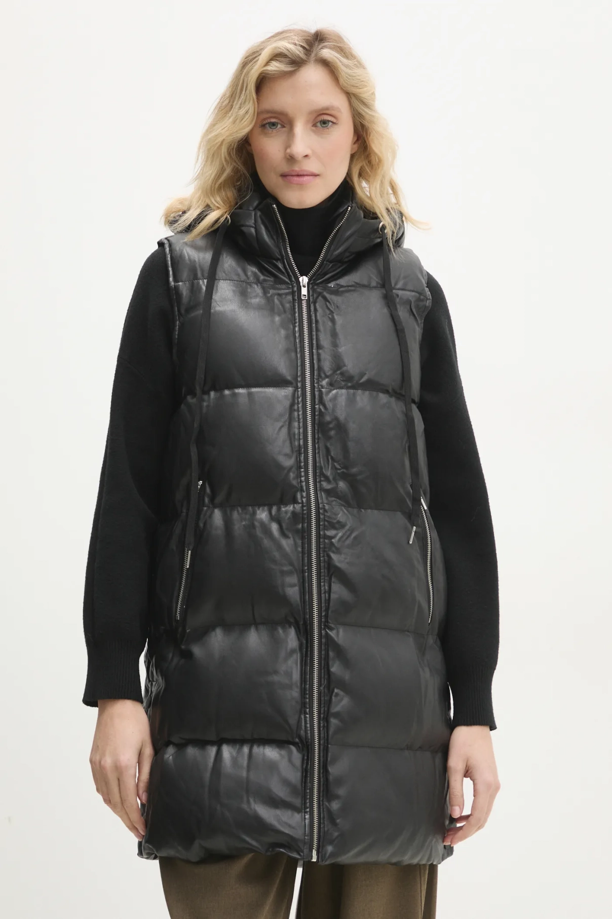 Без рукавов Answear Lab, черный
Без рукавов Answear Lab, черный