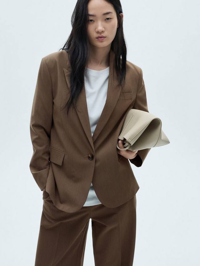 Кардиффский однобортный блейзер Mango, коричневый
Кардиффский однобортный блейзер Mango, коричневый