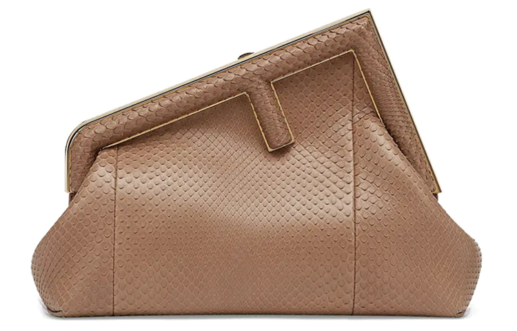 Первая сумка кросс-боди FENDI
Первая сумка кросс-боди FENDI