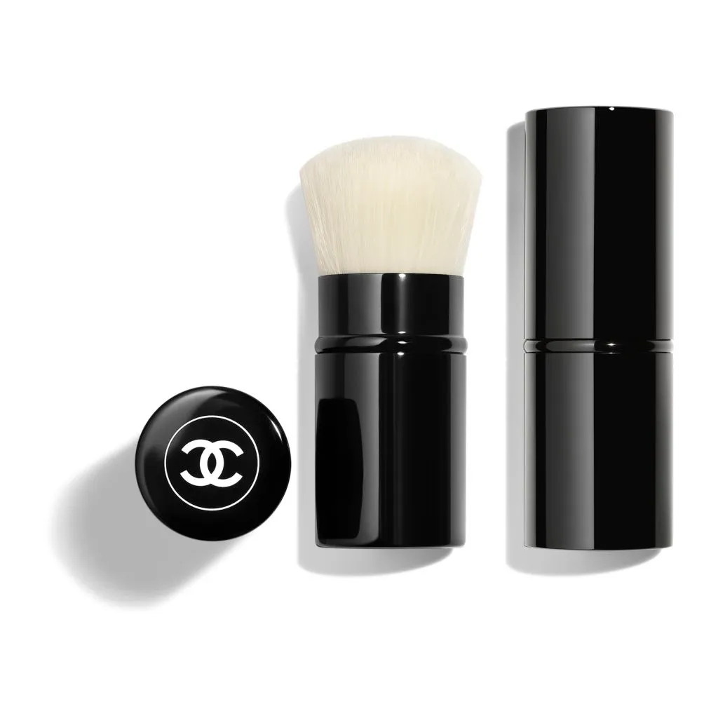 Кисть для пудры PINCEAU KABUKI RETRACTABLE N°108 Chanel, 1 UD
Кисть для пудры PINCEAU KABUKI RETRACTABLE N°108 Chanel, 1 UD