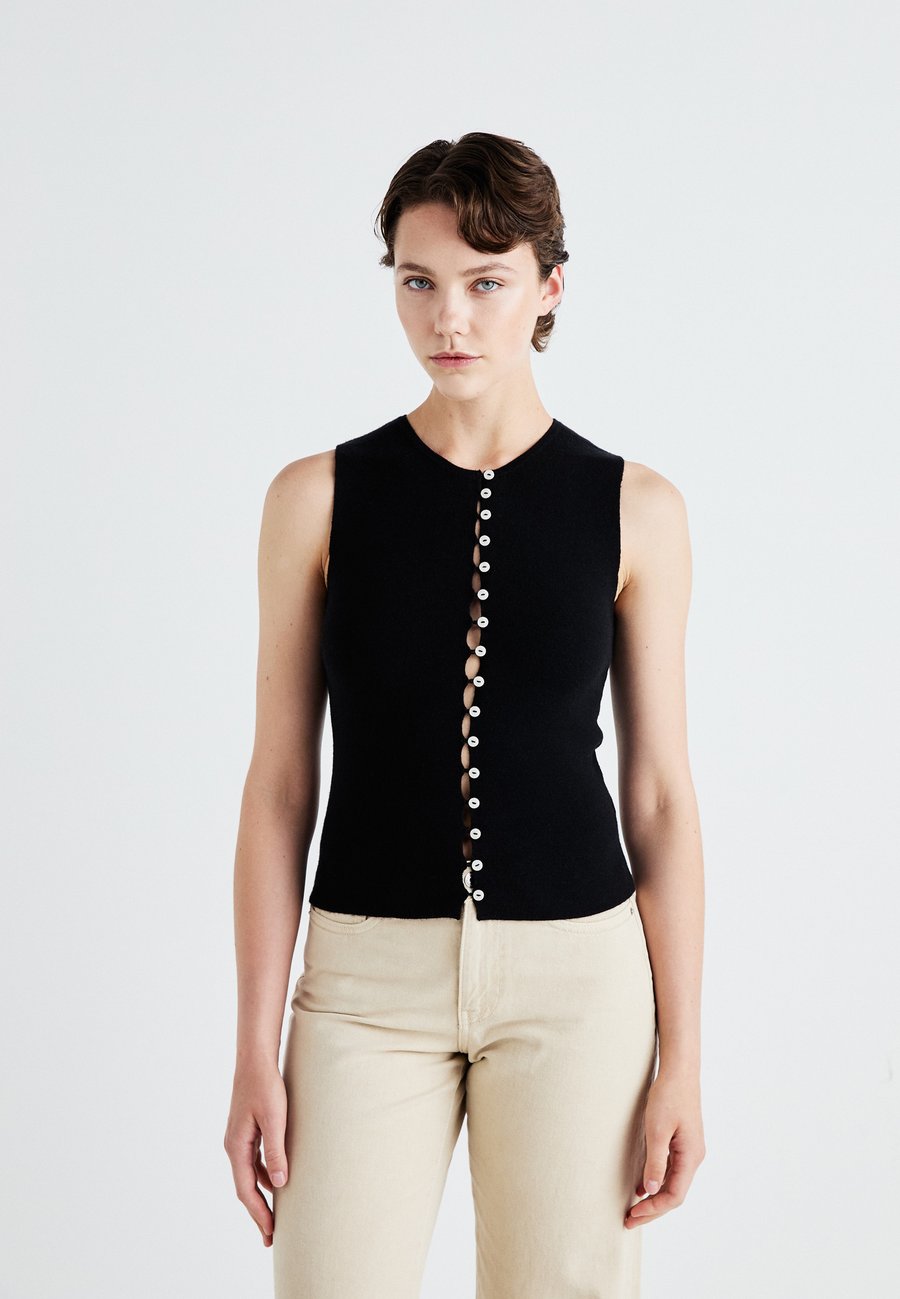 Футболка Gina Tricot BUTTON DOWN, Black
Футболка Gina Tricot BUTTON DOWN, Black