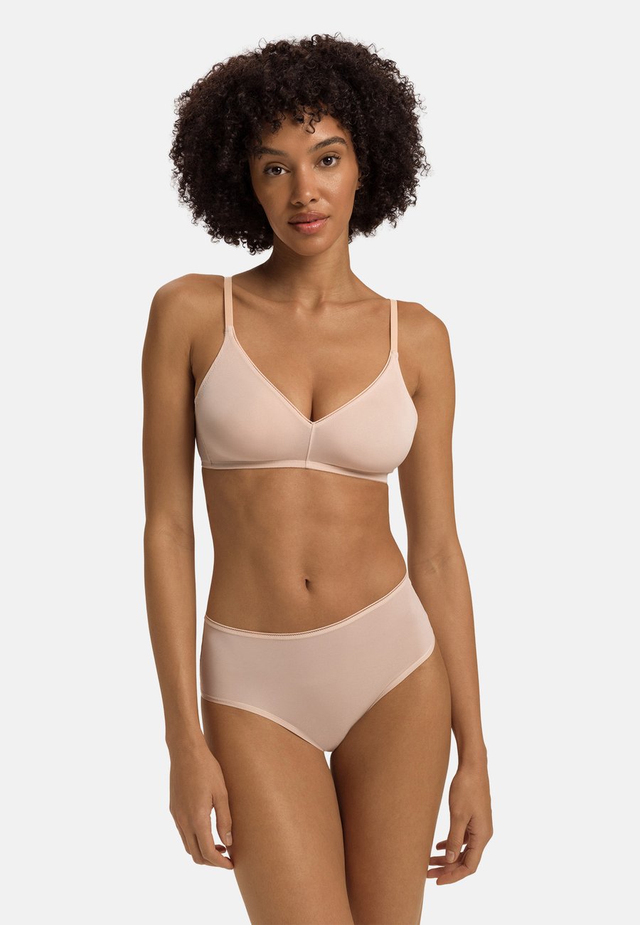 Бюстгальтер Hanro SMOOTH ILLUSION, Beige
Бюстгальтер Hanro SMOOTH ILLUSION, Beige