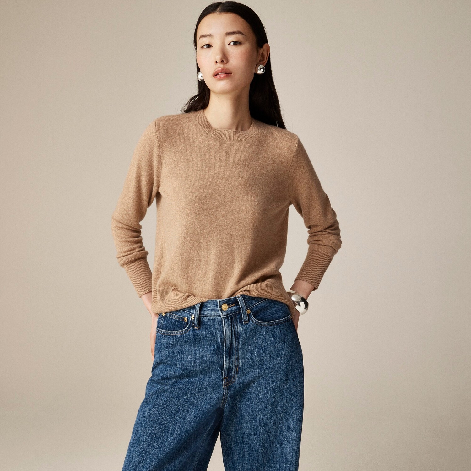 Кашемировый свитер классического кроя с круглым вырезом J.Crew, коричневый
Кашемировый свитер классического кроя с круглым вырезом J.Crew, коричневый