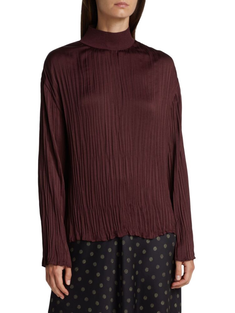 Топ с высоким воротником из жатого атласа Vince, цвет Plum Wine
Топ с высоким воротником из жатого атласа Vince, цвет Plum Wine