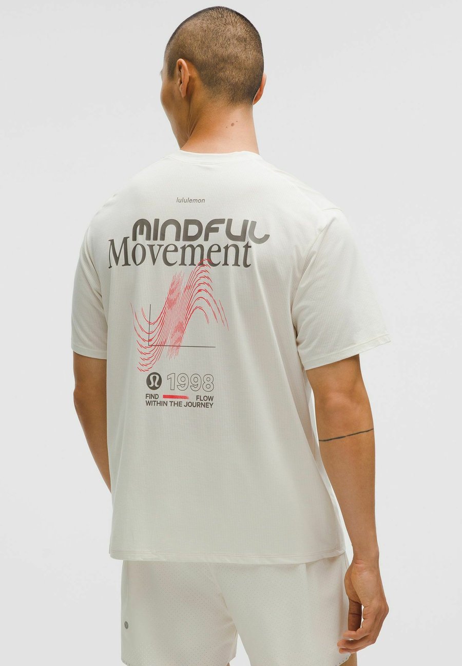 Спортивная футболка lululemon Mile Maker Mesh Short Sleeve Graphic, Light Ivory/White
Спортивная футболка lululemon Mile Maker Mesh Short Sleeve Graphic, Light Ivory/White
