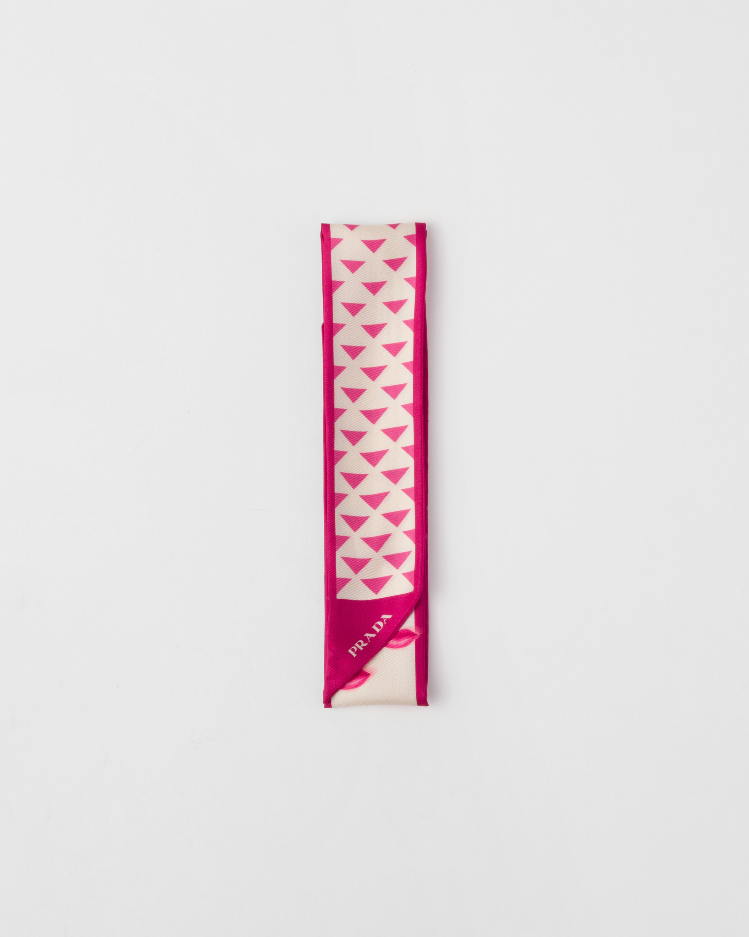 Узкий шарф из принтованного шелкового твила Prada, розовый
Узкий шарф из принтованного шелкового твила Prada, розовый