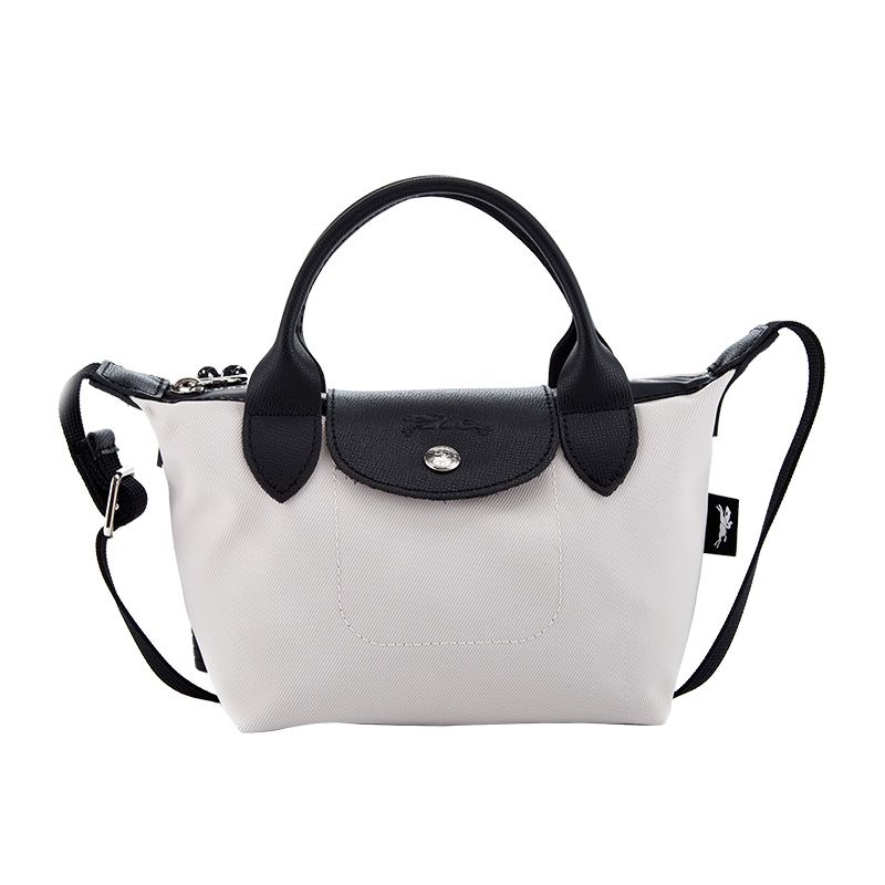 Сумка Le Pliage Energy цвета слоновой кости LONGCHAMP
Сумка Le Pliage Energy цвета слоновой кости LONGCHAMP