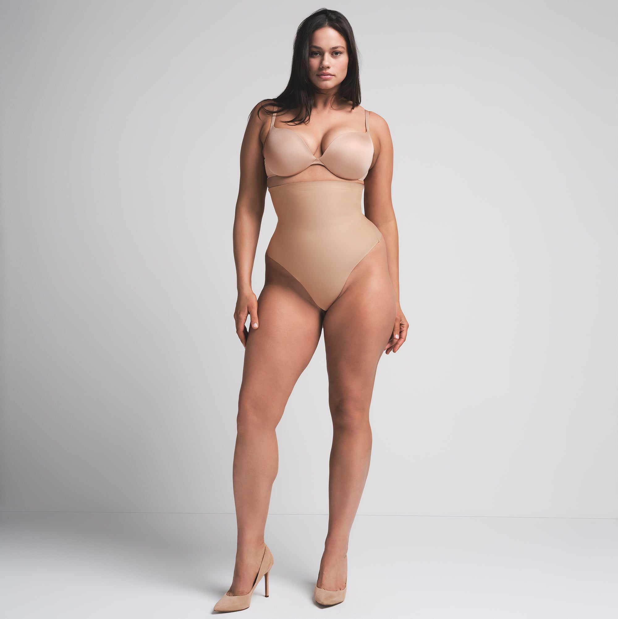 Стринги Core Sculpt с высокой талией SKIMS, цвет clay
Стринги Core Sculpt с высокой талией SKIMS, цвет clay
