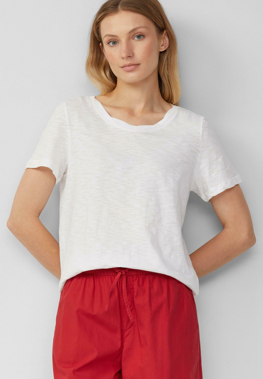 Базовая футболка MIT FLAMM STRUKTUR UND AUSSCHNITT-DETAIL s.Oliver, белый
Базовая футболка MIT FLAMM STRUKTUR UND AUSSCHNITT-DETAIL s.Oliver, белый