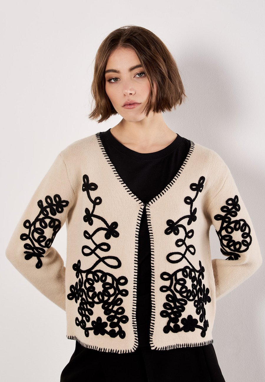 Кардиган Apricot SWIRL EMBROIDERED BLANKET STITCH, Stone
Кардиган Apricot SWIRL EMBROIDERED BLANKET STITCH, Stone