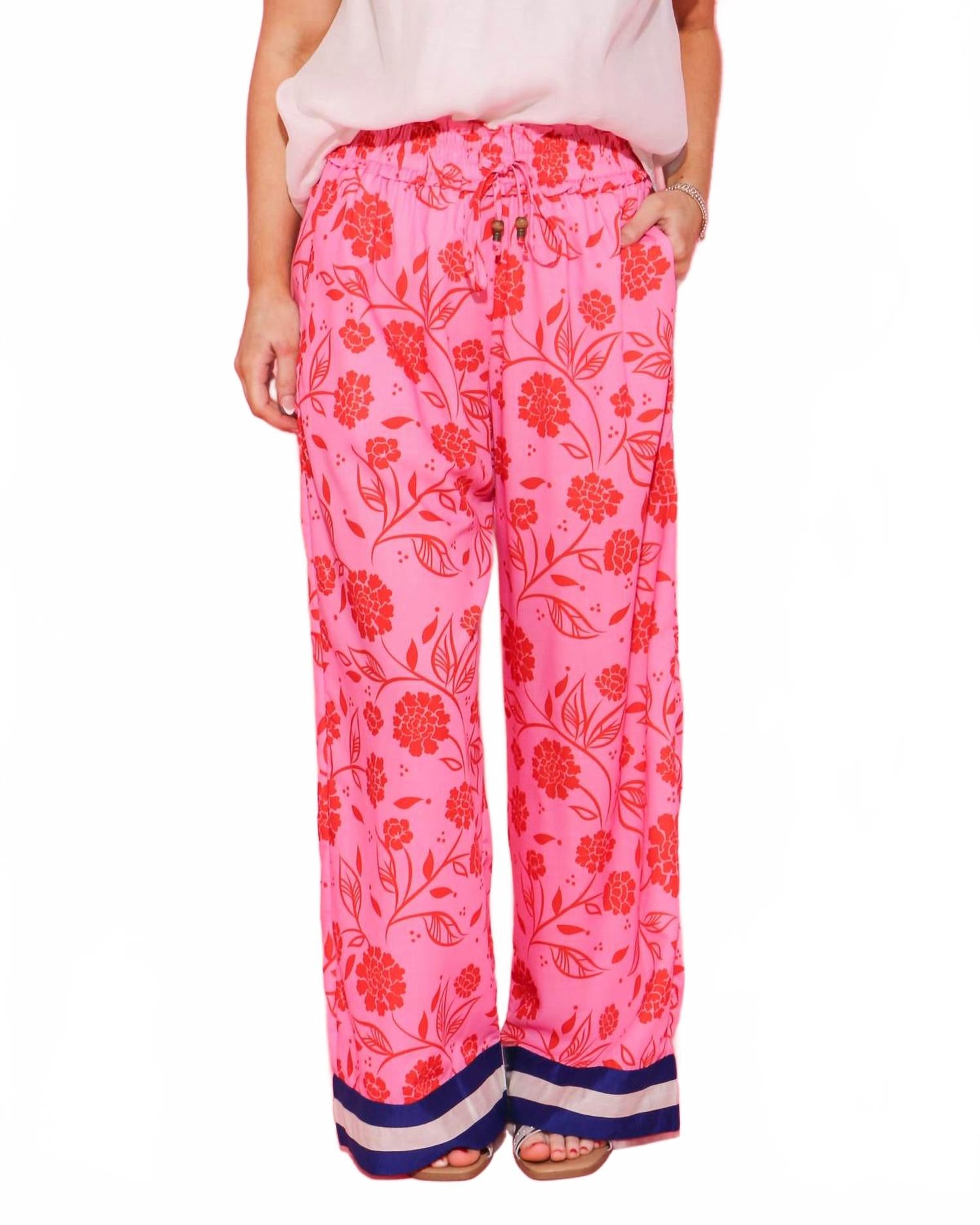Широкие брюки с цветочным принтом в розовом цвете THML
Широкие брюки с цветочным принтом в розовом цвете THML