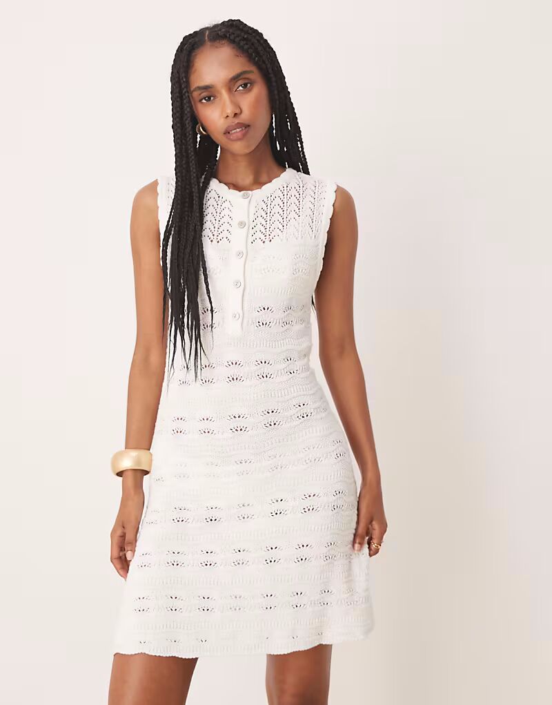 Белое мини-платье Nobody's Child, связанное крючком
Белое мини-платье Nobody's Child, связанное крючком
