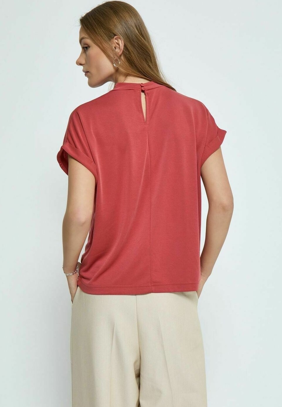 Базовая футболка AVELYN Minus, красный
Базовая футболка AVELYN Minus, красный