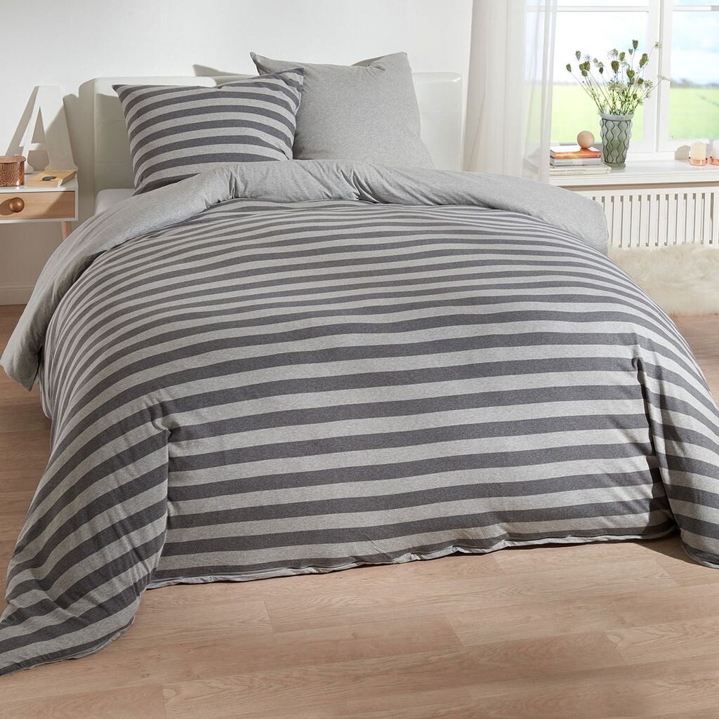 Dream Sleep Jersey Меланж Двустороннее постельное белье в полоску Серый 135х200 см + 80х80 см Traumschlaf
Dream Sleep Jersey Меланж Двустороннее постельное белье в полоску Серый 135х200 см + 80х80 см Traumschlaf
