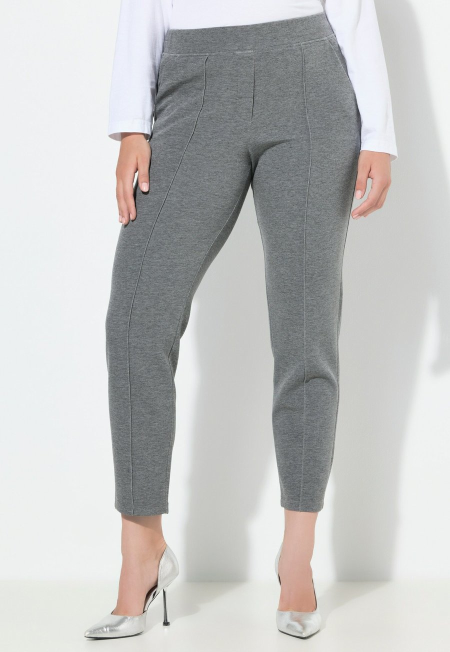 Брюки Ulla Popken PUNTO DI ROMA, KONISCHES BEIN, BIESE, ELASTIKBUND, Medium Mottled Grey/Mottled Grey
Брюки Ulla Popken PUNTO DI ROMA, KONISCHES BEIN, BIESE, ELASTIKBUND, Medium Mottled Grey/Mottled Grey