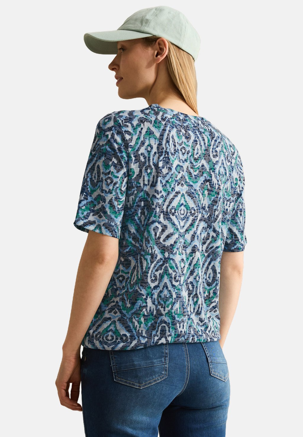 Футболка с принтом MIT ORNAMENTMUSTER Cecil, сине-зеленый
Футболка с принтом MIT ORNAMENTMUSTER Cecil, сине-зеленый