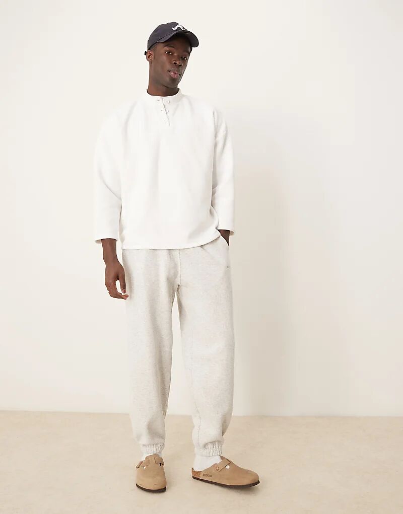 Джоггеры с манжетами на шнурке светло-серого цвета Abercrombie & Fitch
Джоггеры с манжетами на шнурке светло-серого цвета Abercrombie & Fitch