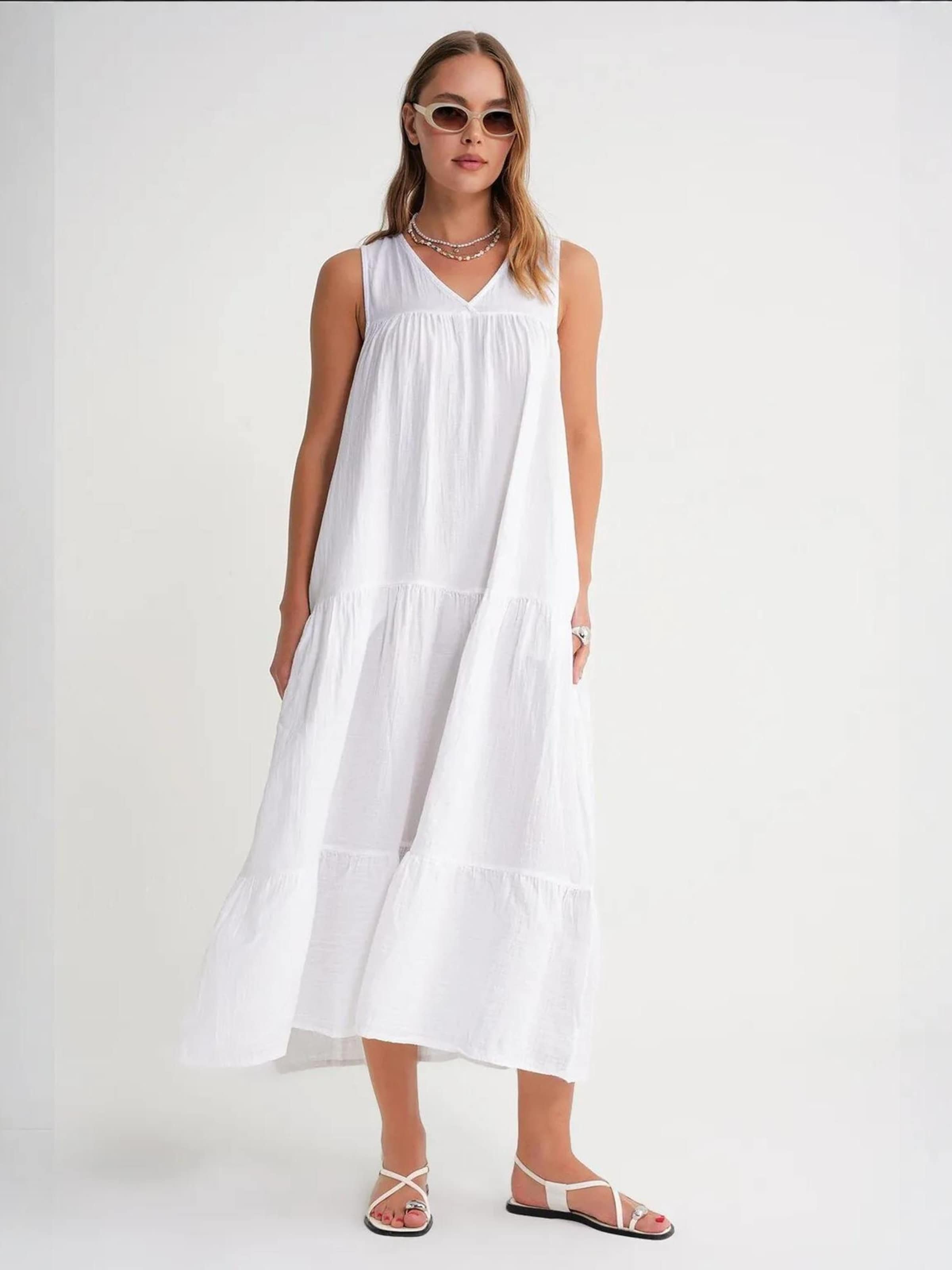 MixRay Платье в белом цвете
MixRay Платье в белом цвете