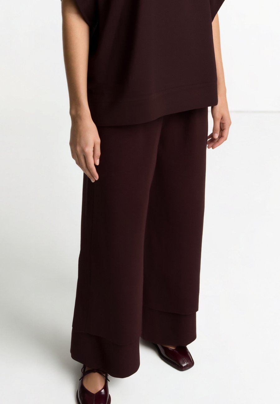 Брюки Rich & Royal Trousers, Dark Brown
Брюки Rich & Royal Trousers, Dark Brown