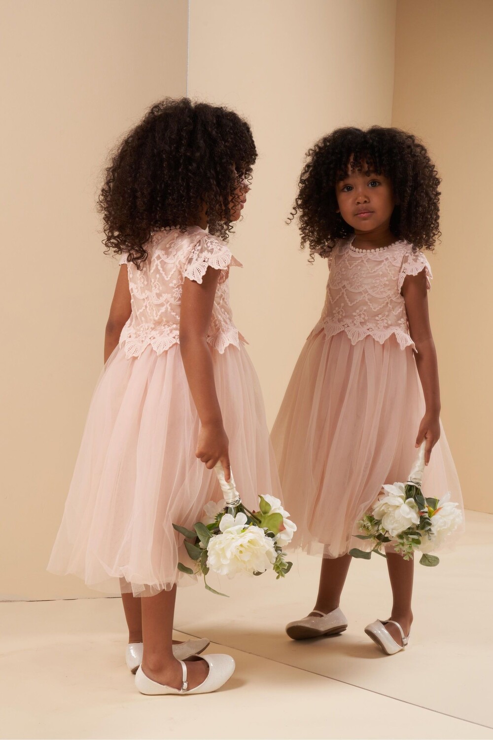 Люси кружевное платье Angel & Rocket, розовый
Люси кружевное платье Angel & Rocket, розовый