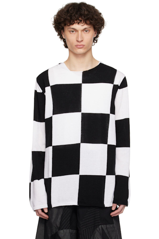 Черно-белый клетчатый узор в технике интарсия, вязаный свитер Black Comme des Garçons
Черно-белый клетчатый узор в технике интарсия, вязаный свитер Black Comme des Garçons