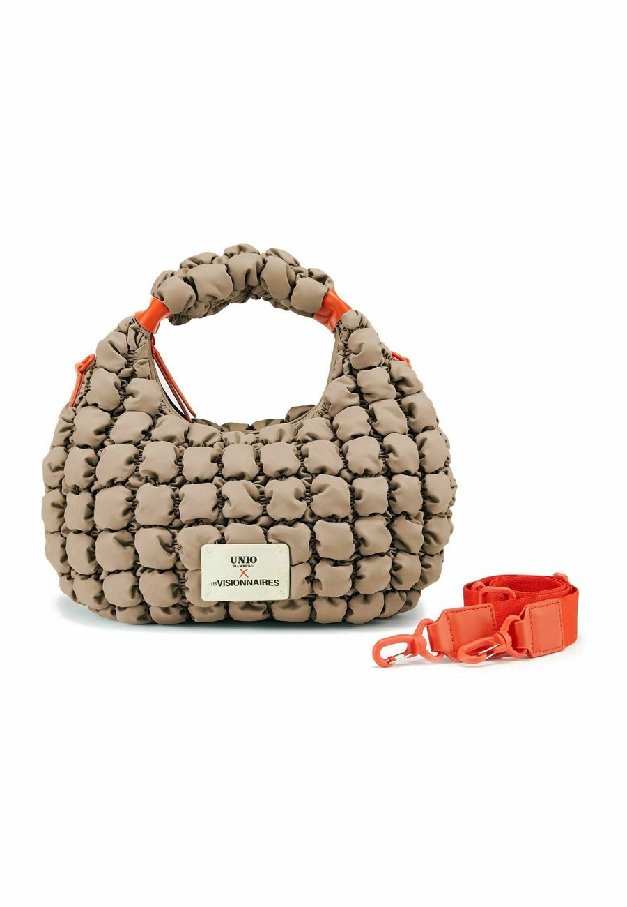 Сумка Les Visionnaires UNIO KITZBUEHEL BUBBLE S 34.5CM, Toast /Sand
Сумка Les Visionnaires UNIO KITZBUEHEL BUBBLE S 34.5CM, Toast /Sand